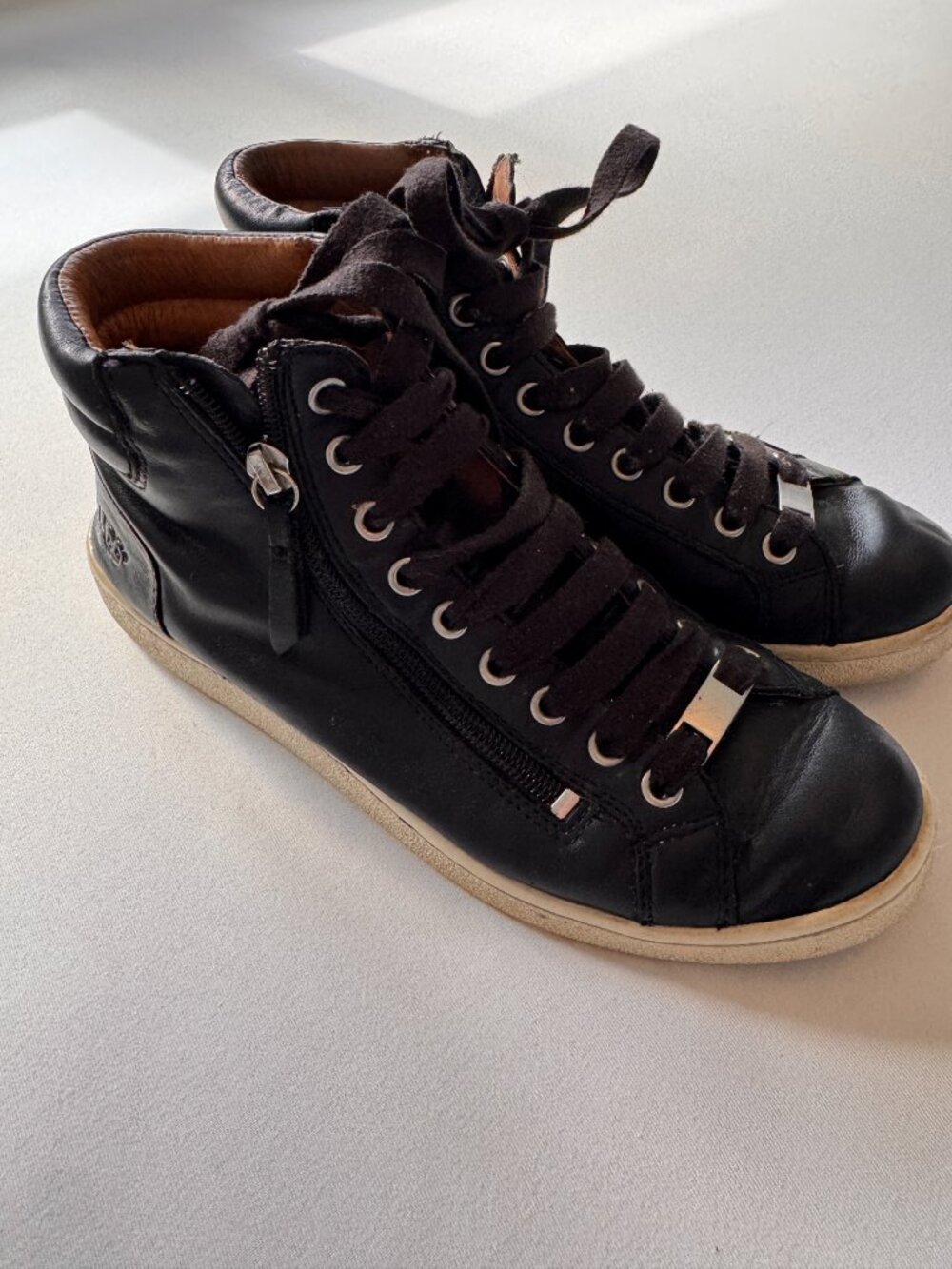 Streetwise! UGG Olive Black Leather High Top Sneakers (Size 8) - Picture 6 of 6